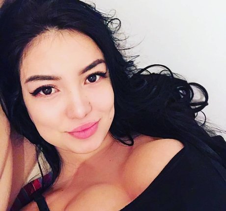 busty brunette onlyfans free xxx img