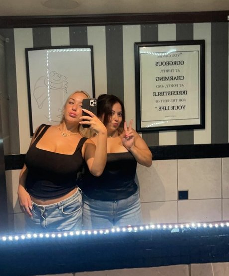 Holly Youpa art star pics