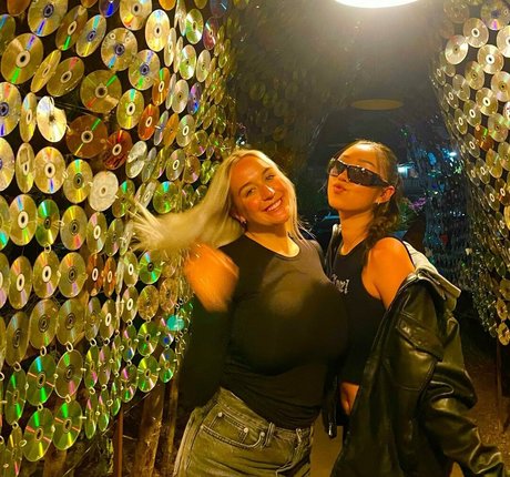 Holly Youpa sexy model pics