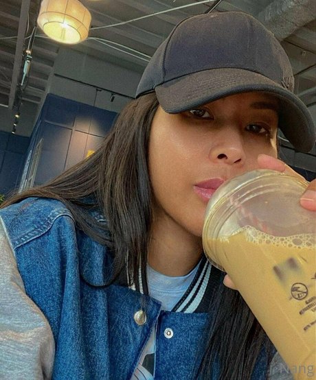 nang uncut high quality model pic