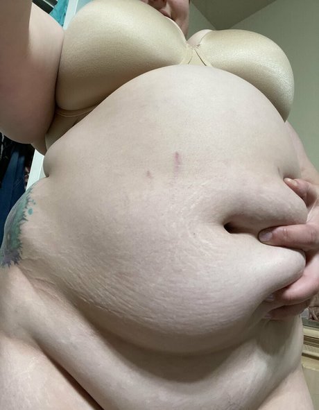 tummygrow model hot img