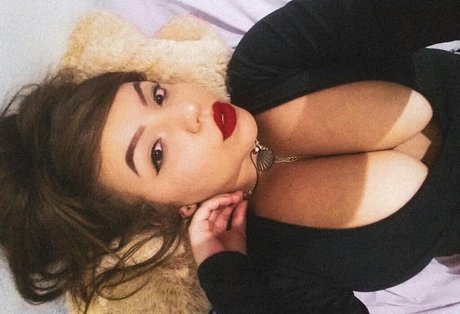 Nayara Maria exclusive model pic