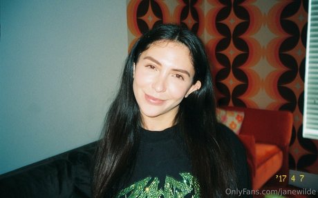 janewilde model nude pictures