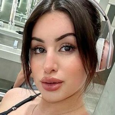 soir ellehcim pretty model pic