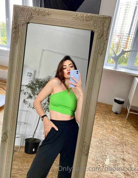 naomi xxx model perfect photo