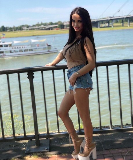 Maya Bulgarien sexy actress galleries