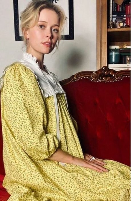 Amelia Eve nudes model photos