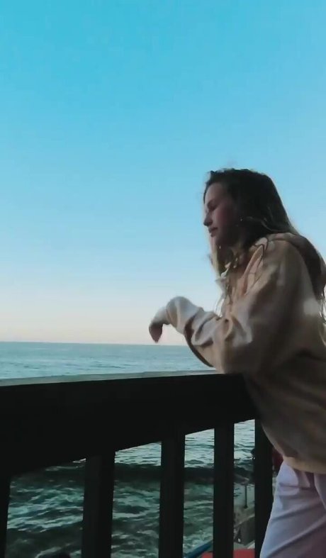 Ella Horan perfect star pics