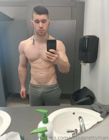 ylissaprettymanfree star photo