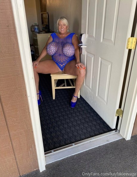 kaylakleevage nude model archive