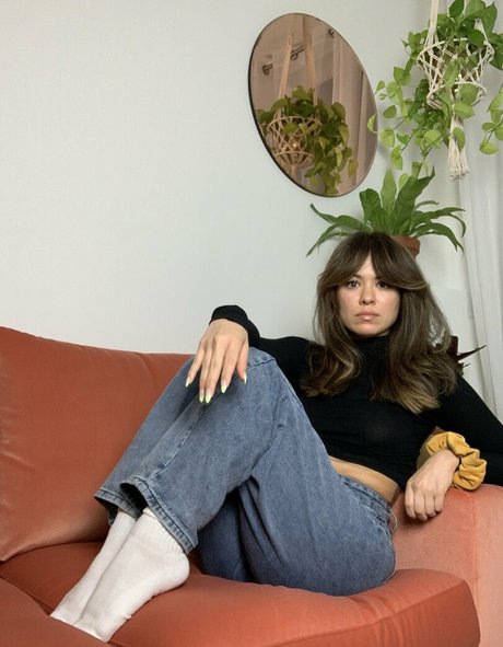 btsyourvirgogirlfriend model erotic picture