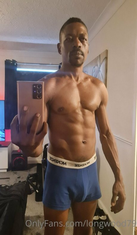 longwood79 naked model pic