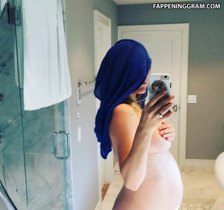 Jenny Mollen perfect star pics