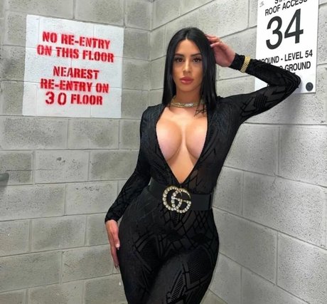 Jasleen Brar pretty actress img