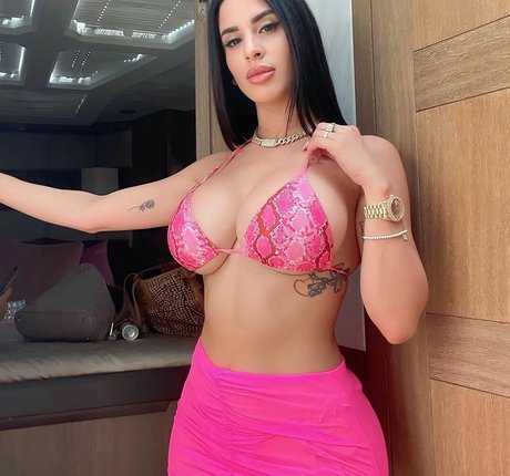 Jasleen Brar pretty model pic