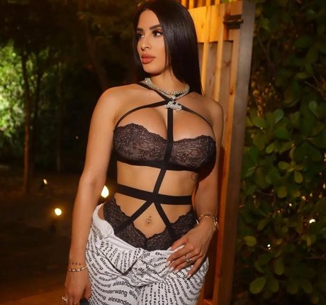 Jasleen Brar model best image