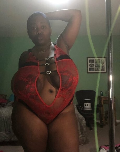 famousstarkmarie model hot picture