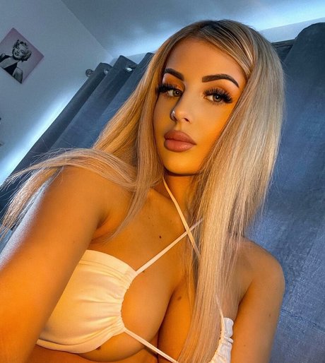 Jessica chalkley beautiful actress pic