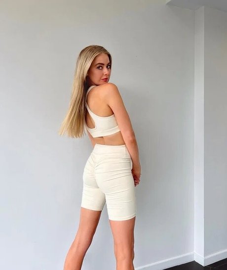 April Rose Pengilly hot pornstar image