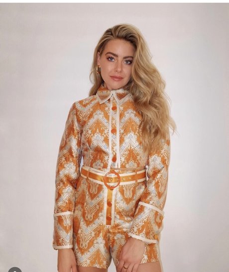 April Rose Pengilly pornstar pretty pic