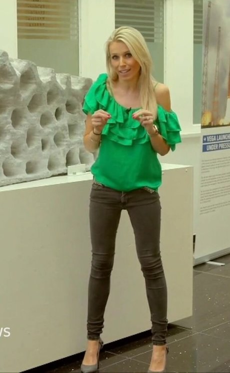 Lara Lewington model nudes image