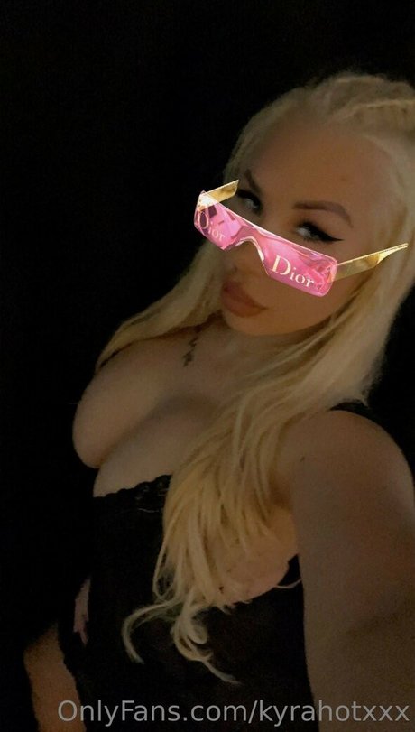 Kyra Hot hd model image