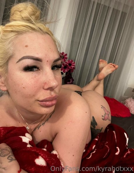 Kyra Hot erotic actress image