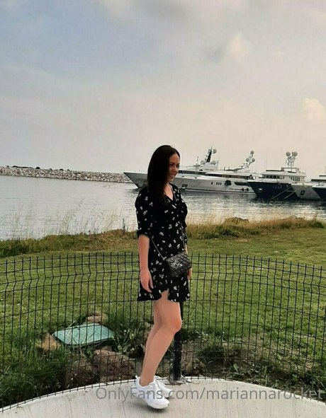 mariannarocket nude star pics