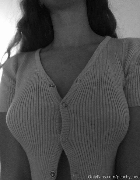 peachy bee art model galleries