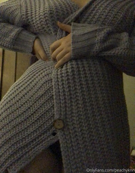 peachyknn pornstar nude photo