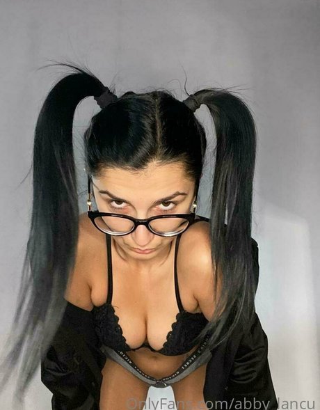 abby lancu model nice pic