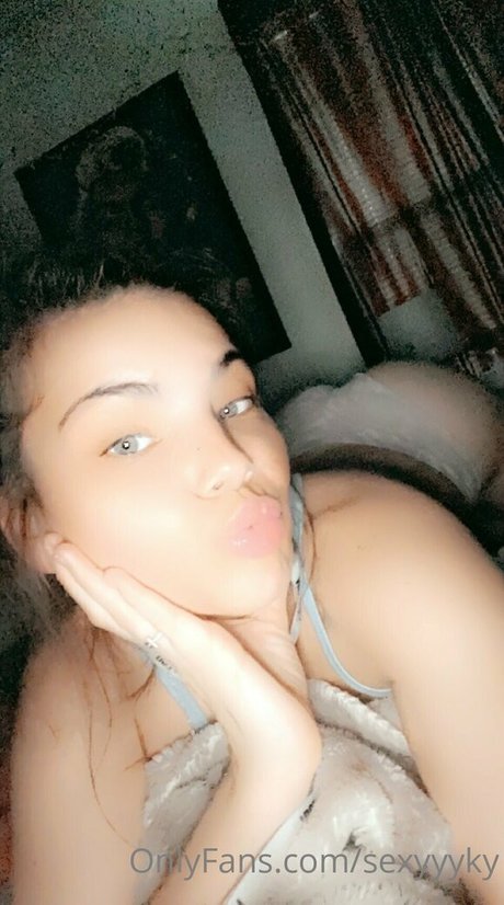 squirt teen onlyfans beautiful pic