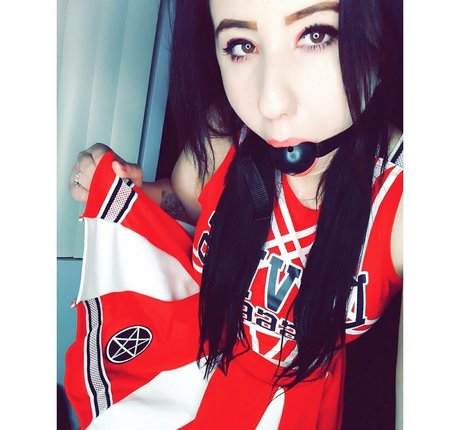 teen solo onlyfans pretty pic