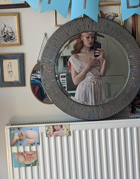 lunarouxfree nice model picture