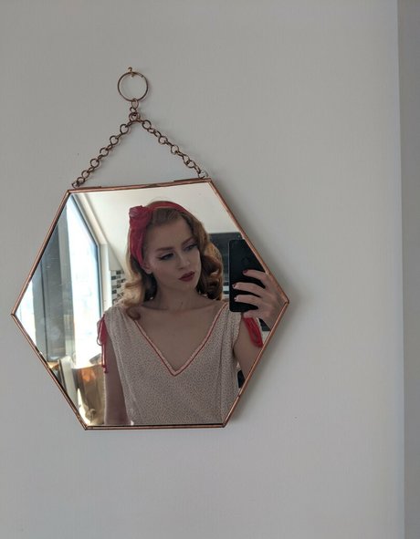 lunarouxfree xxx actress photos