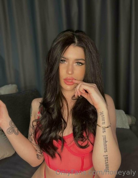 honeyaly pornstar beautiful pictures