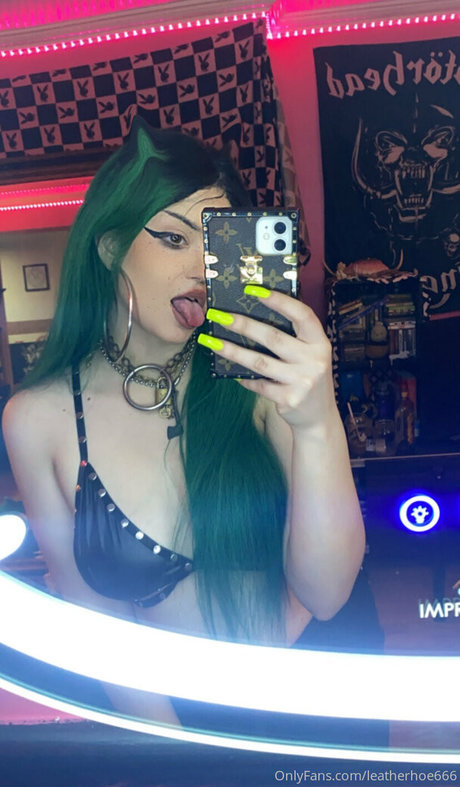 hairy legs onlyfans erotic gallery