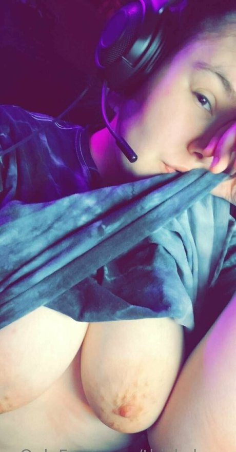 thickchaos pretty model pic