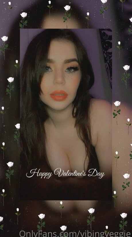 vibingveggie model erotic image