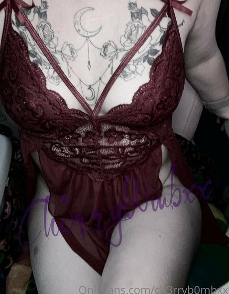 ch3rryb0mbxx model free pics