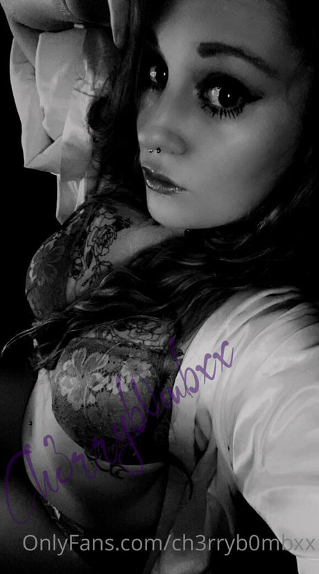 ch3rryb0mbxx pornographic model photos
