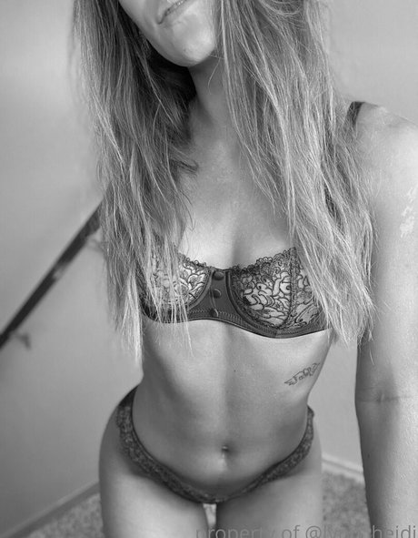 lyn heidi erotic model image