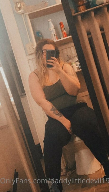 daddylittledevil1997 porn model photo