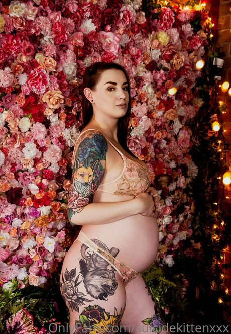 suicidekittenxxx model nice picture