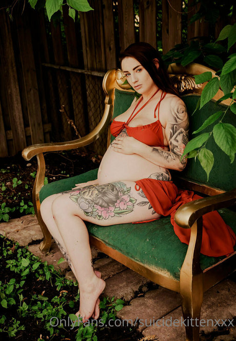 suicidekittenxxx pornstar naked pic