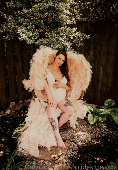 suicidekittenxxx model exclusive pics
