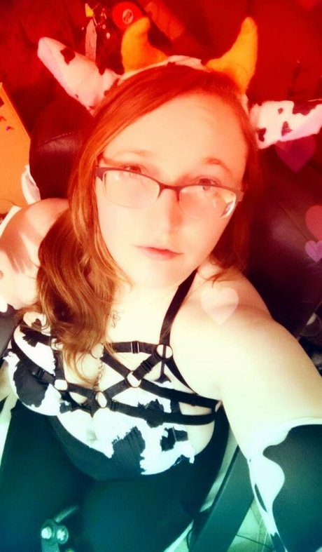 gurokitty beautiful model image