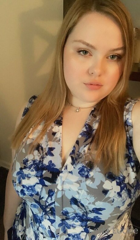 laylaluckie24 pornstar naked picture