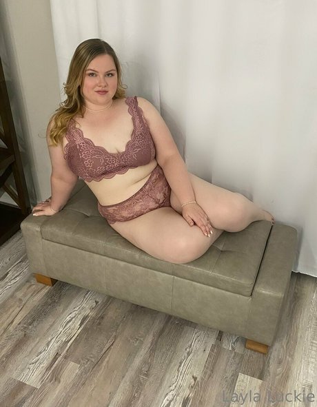 laylaluckie24 nudes model images