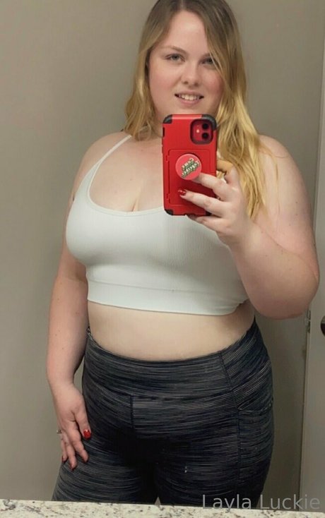 laylaluckie24 star img